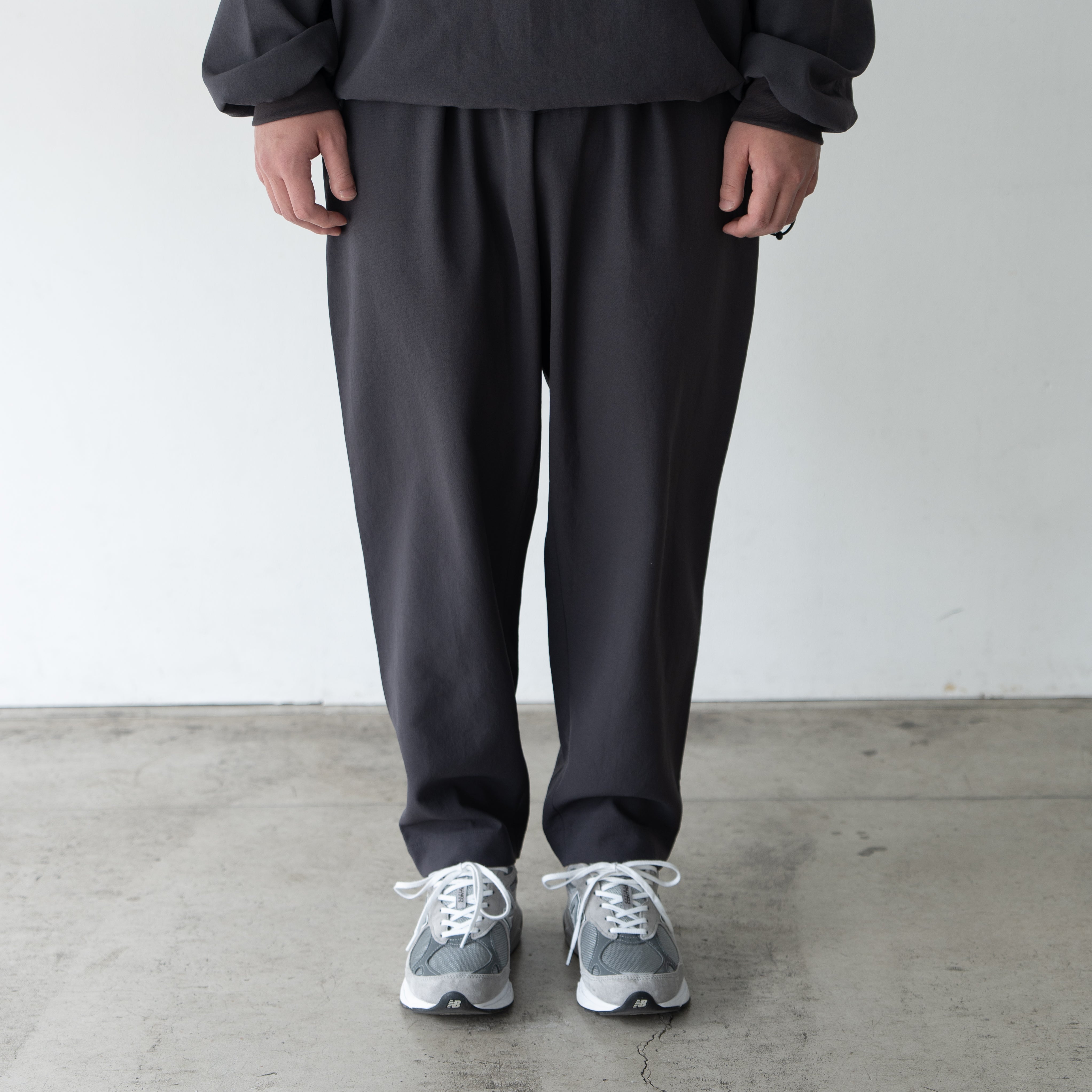 BASIC TAPERED PANTS ver.2.0 CHARCOAL